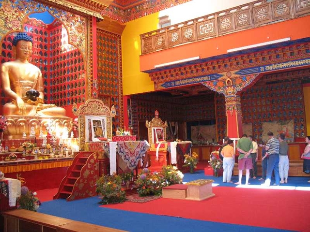 Boedhistische tempel binnen